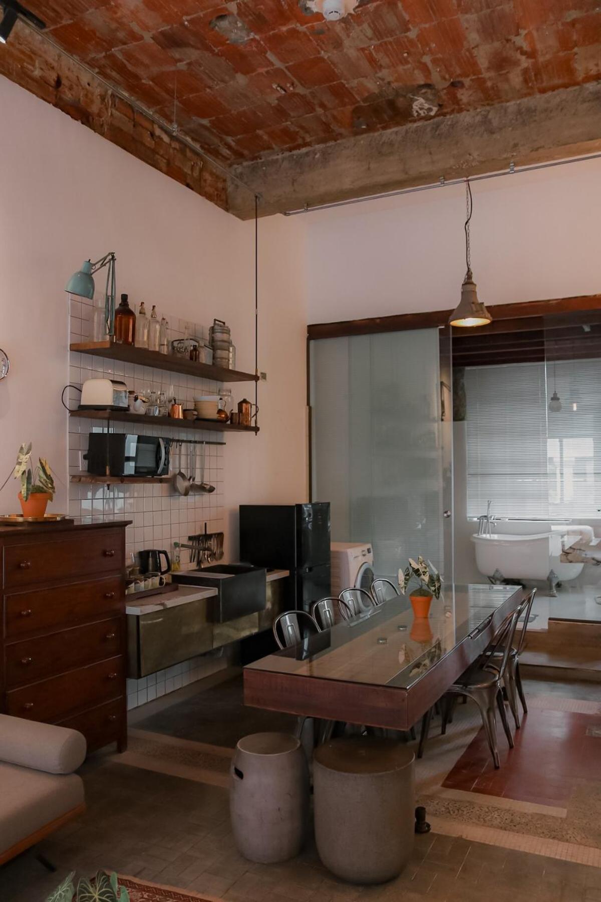 Chuyen Levanlinh20 Colonial French-era Flat, Saigon