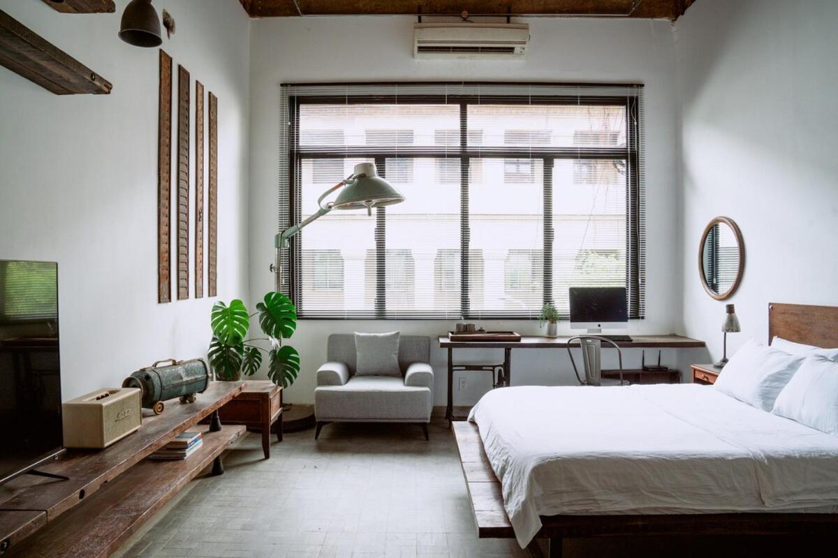 Chuyen Levanlinh20 Colonial French-era Flat, Saigon *